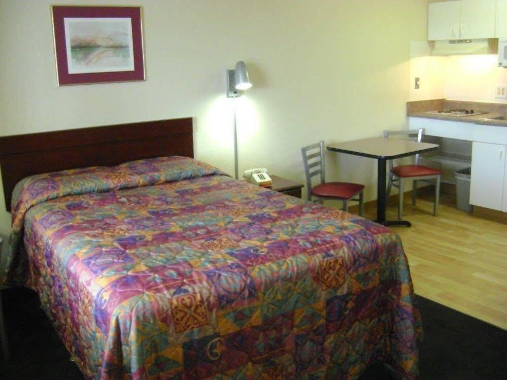 Intown Suites Extended Stay San Antonio Tx - Nacogdoches Road Екстер'єр фото